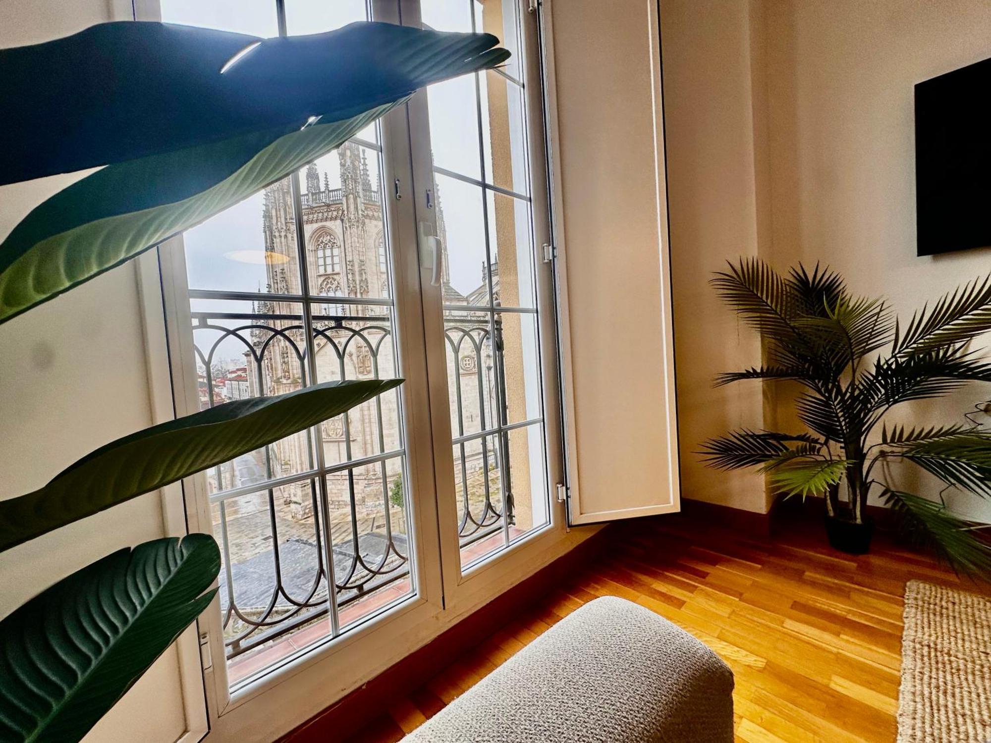 Atuaire Home Balcon Con Vistas A La Catedral De Burgo Esterno foto